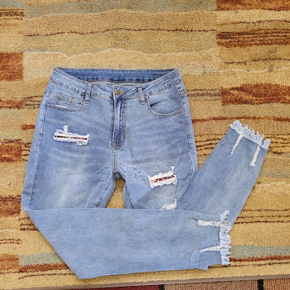 💜 New Print Patch Distressed Jeans - Picture 5 of 6